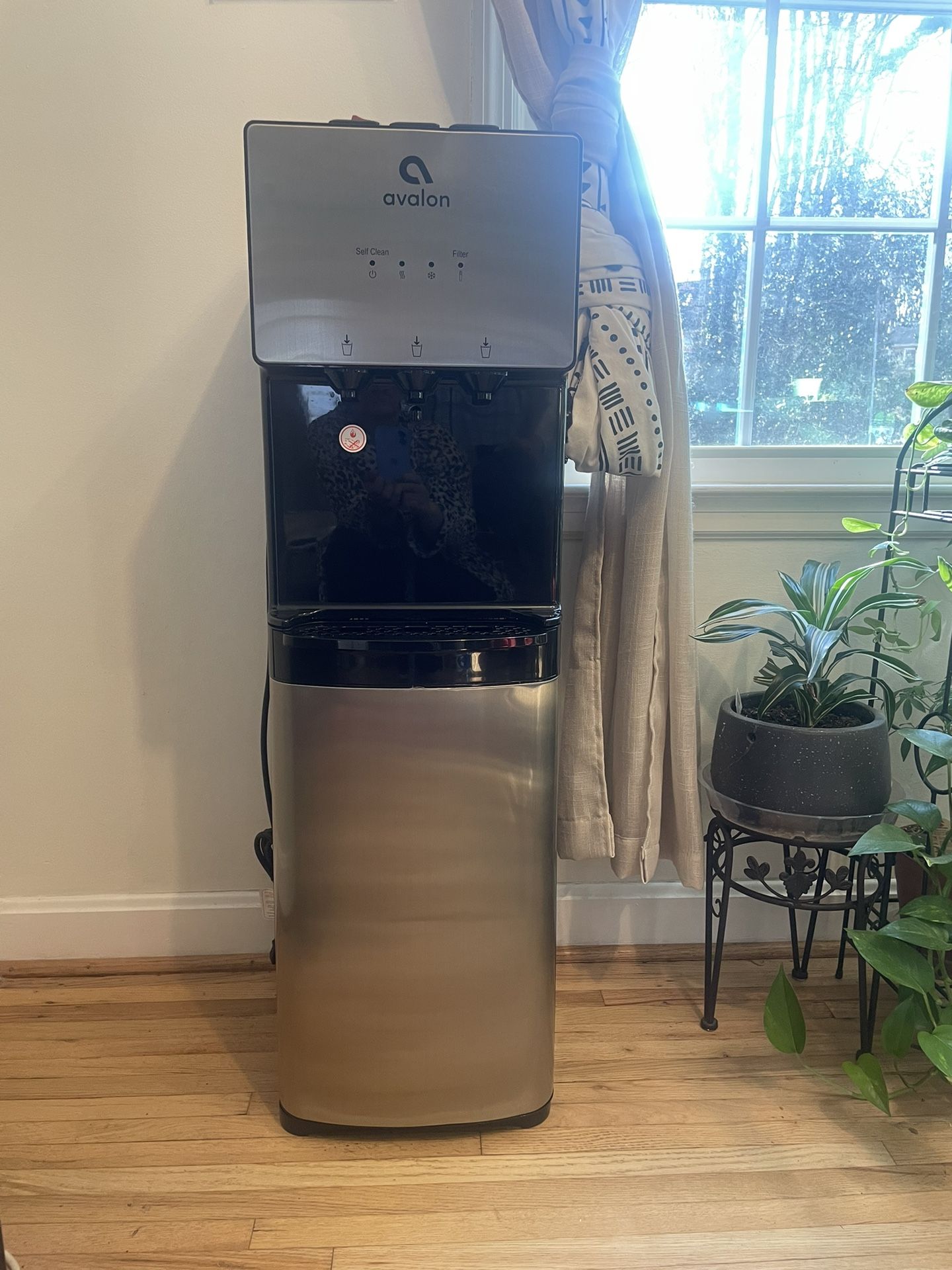 A5 Avalon Bottleless Water Dispenser NO FILTERS100 OBO for Sale in