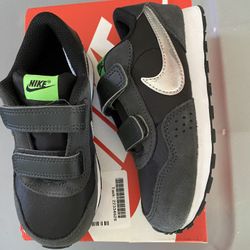 New Boys Nike Sz 7, 8, 10 Shoes Valiant