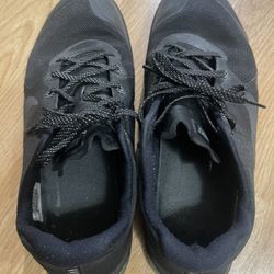 Men’s Shoes Size 11.   Metcon Nike Shoes.  Used But Good Shape Still. 
