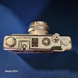 YASHICA 35 MM CAMERA