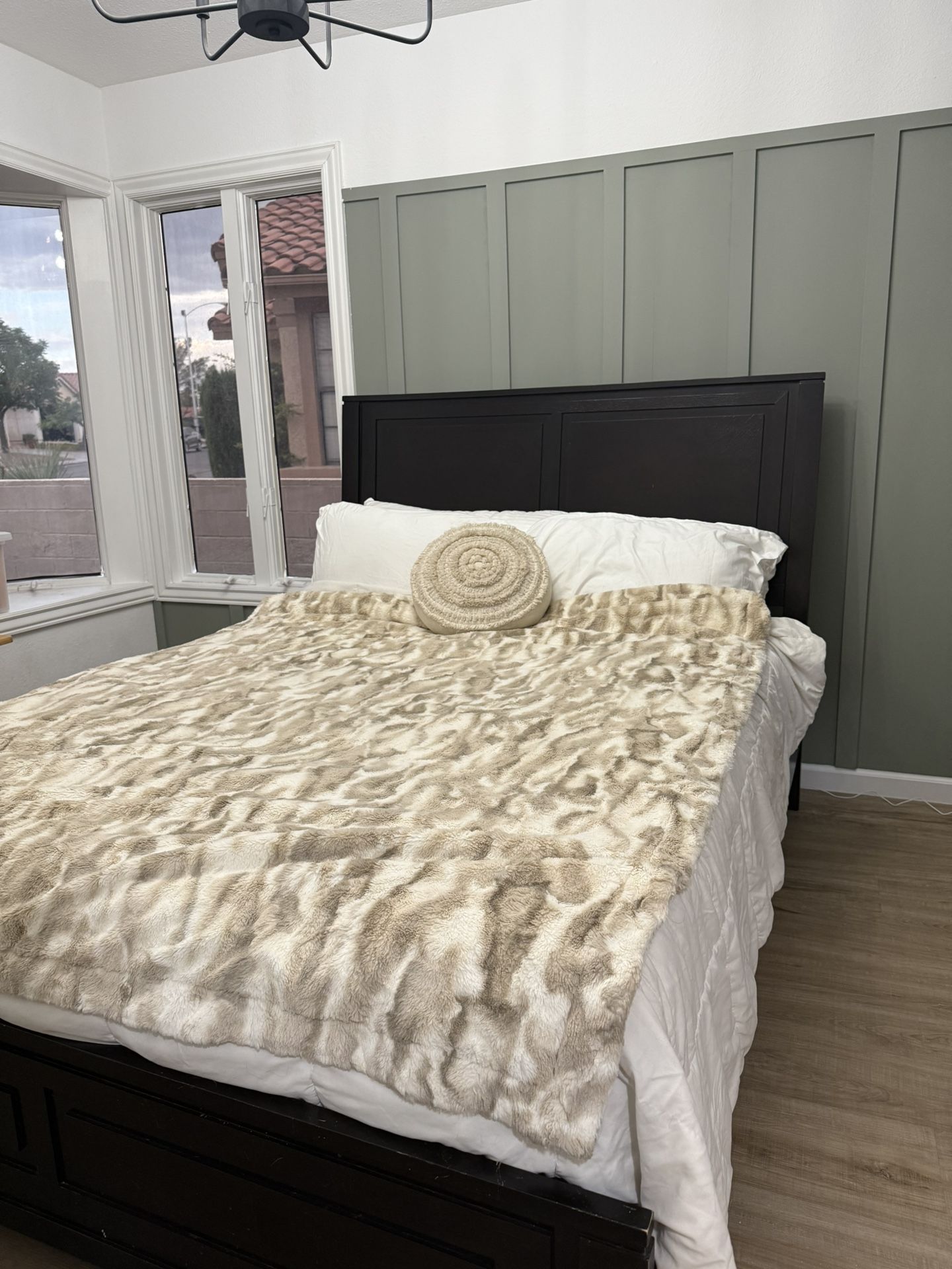 Dark Wood Queen Bedroom Set – Bed Frame, Dresser w/ Mirror, & 2 Nightstands