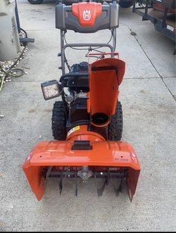 Husqvarna  24/212 Cc Tow Stage Electric Star Gas Snow Blower Brand New Not Use