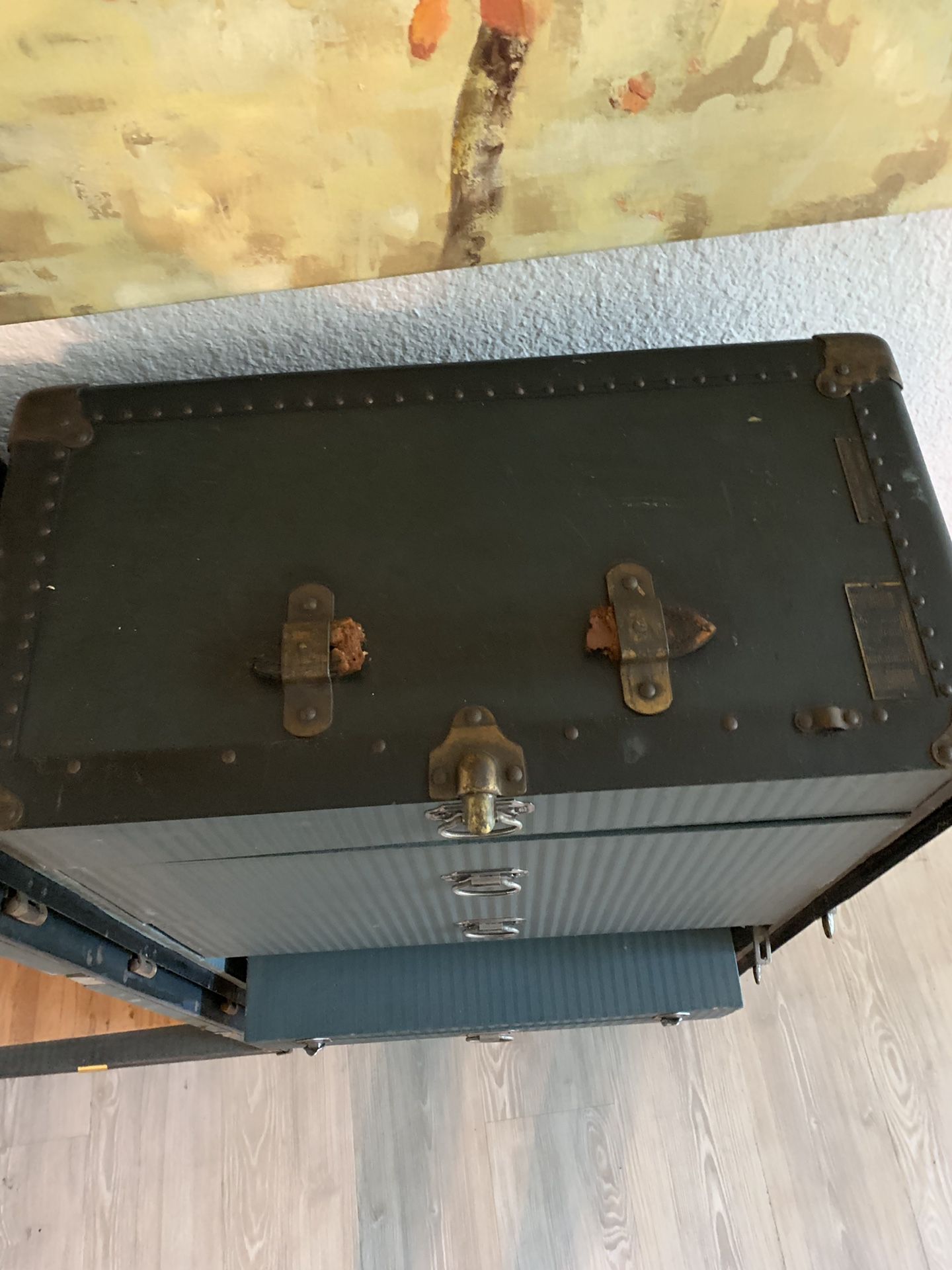 Oshkosh Trunks And Luggage Steamer Trunk Auction