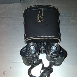 Vintage Binoculars In Excellent Condition Work Great $25