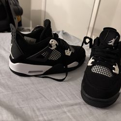 Jordan 4 Retro White Thunder 6.5 size