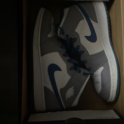 Jordan 1 Mid