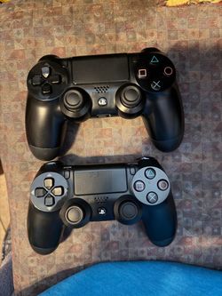 PS4 controllers