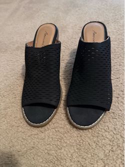 *****American Eagle Outfitters Black Perforated Slide Mules****