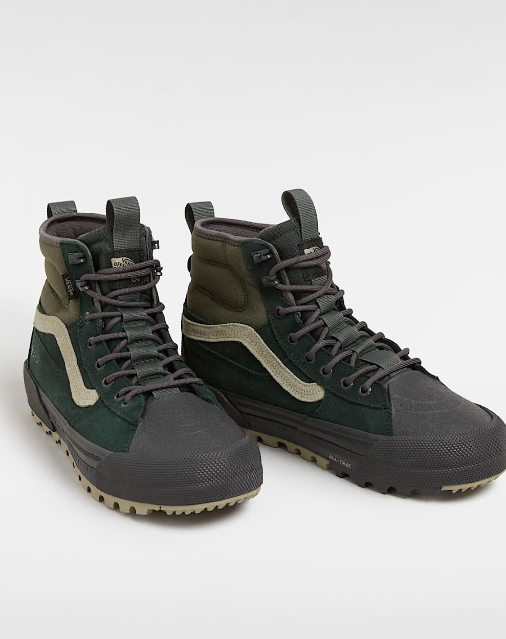The Vans Sk8-Hi Dip MTE-2 Green/Gum is a contemporary reinterpretation of the classic Sk8-Hi silhouette, tailored specifically for rugged use and incl