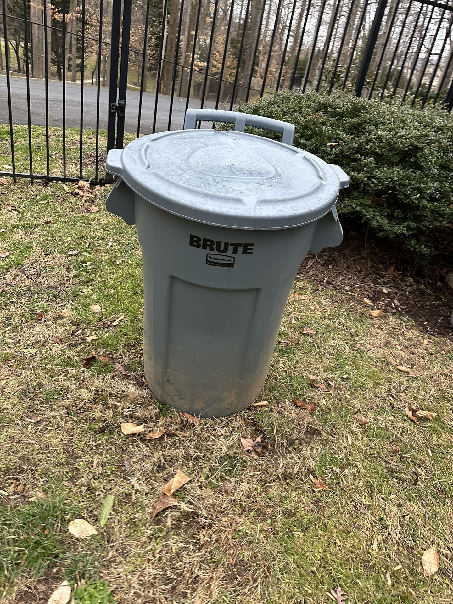Free Outside 32 Gallons Trash Cans