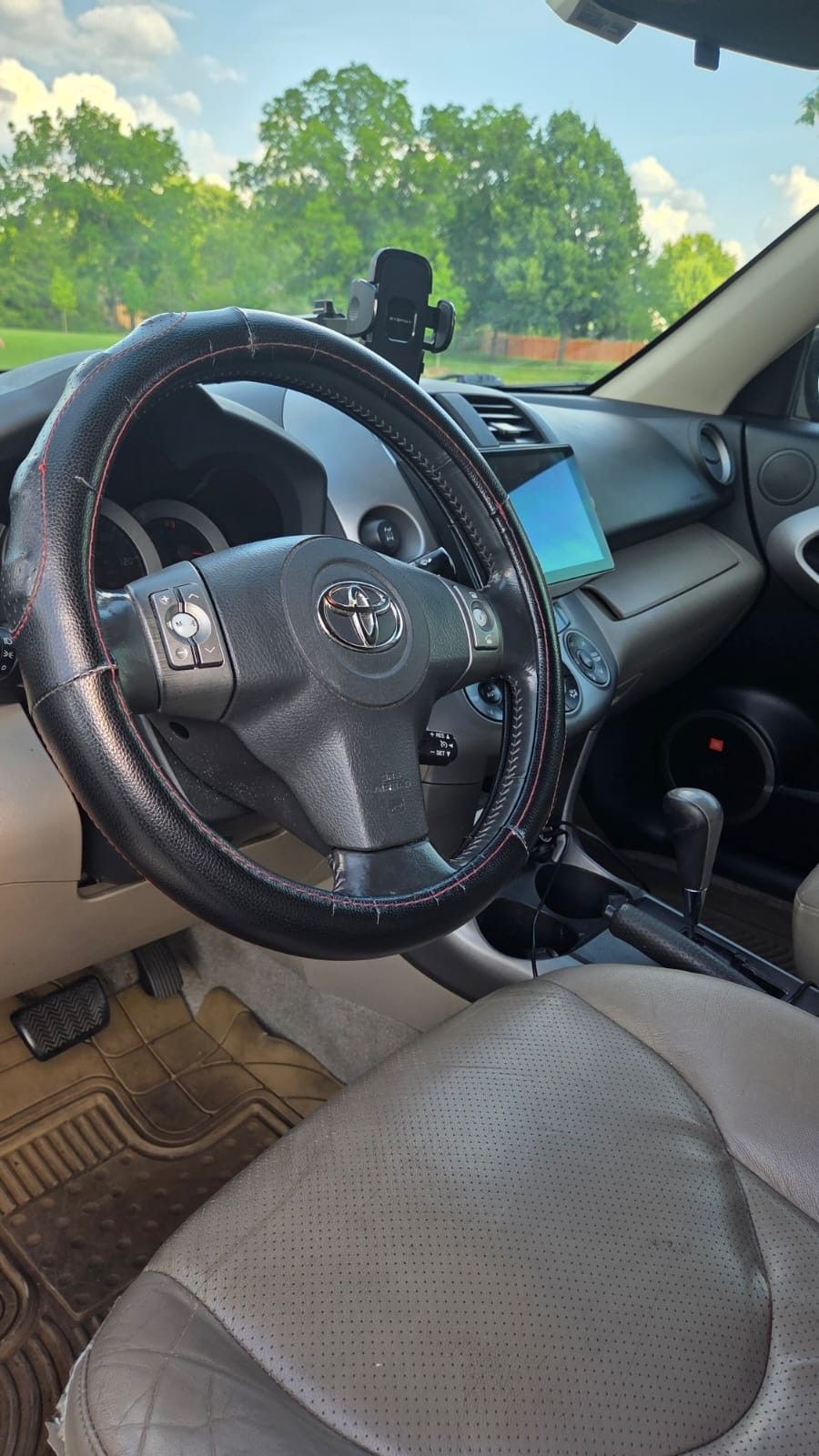 Toyota RAV4 2008 Limited Trim AWD. LED Screen