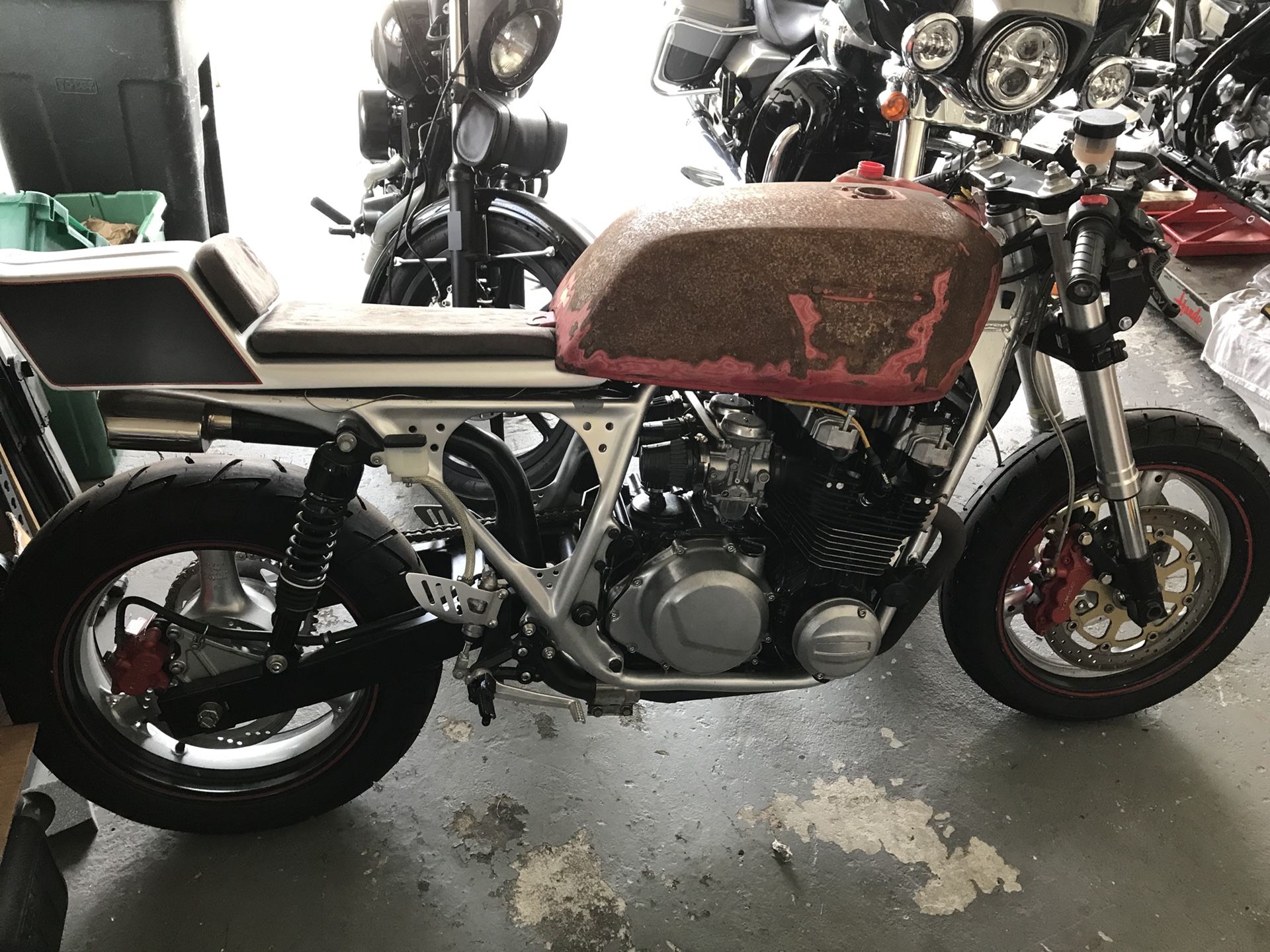 82 Kawasaki GPZ 750 cafe racer