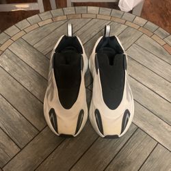 Adidas Yeezy Boost 700 MNVN Bone