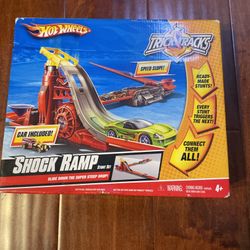Hot Wheels Trick Tracks Shock Ramp Stunt Set 2009 New Sealed BNIB Car Included R1678