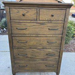 Solid Wood 6 Drawer Dresser Chest of Drawers Furniture Excellent Condition 