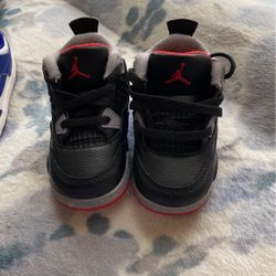 Jordan Bread 4s size 5c 