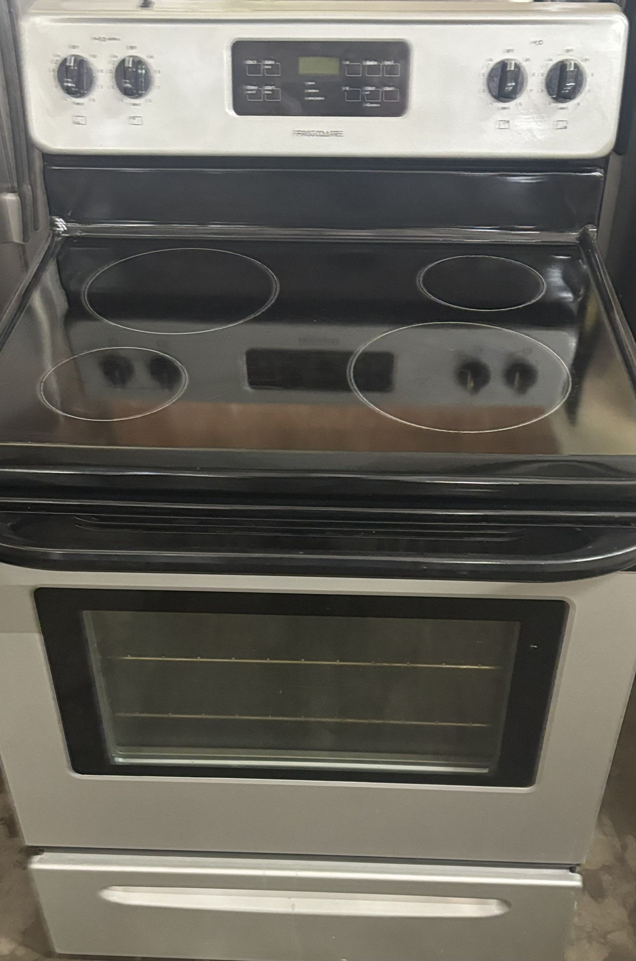 Frigidaire Smooth Top Stove