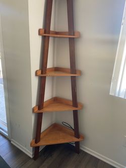 Corner shelf unit