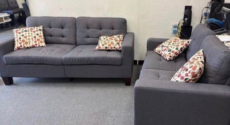 New couch and love seat set / free delivery