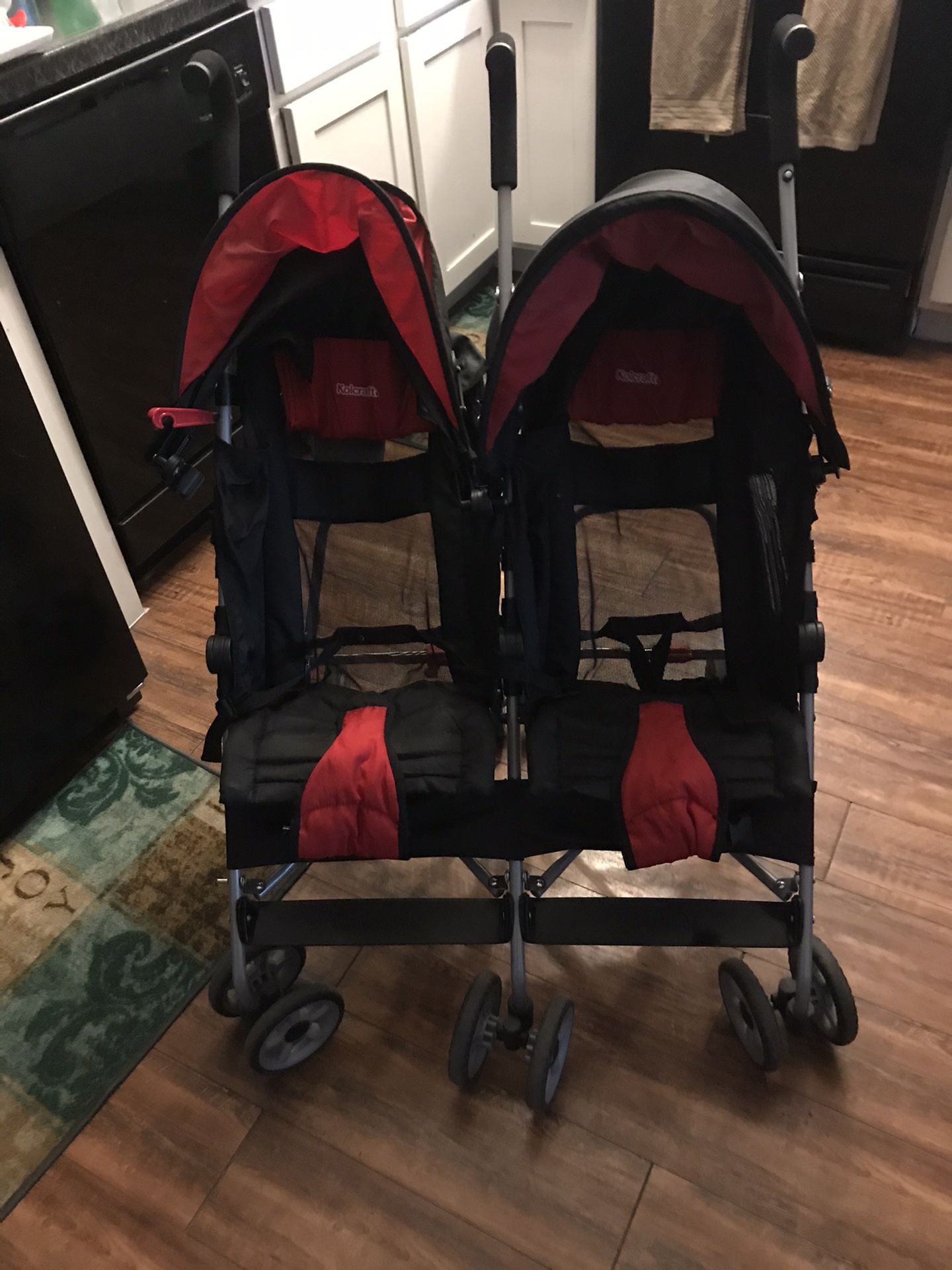 Kolcraft double stroller in excellent condition