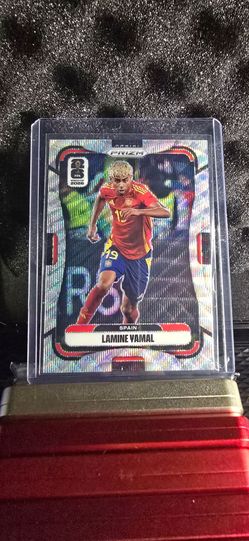 Panini 2026 Prizm FIFA World Cup Lamine Yamal #70 Spain Rookie Card