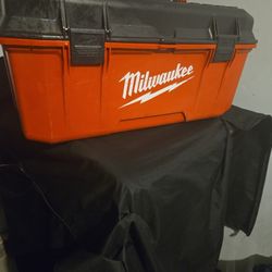 MILWAUKEE TOOL BOX 25"L  9" W