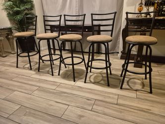 Set 5 car Stools Exelent Condition 29"