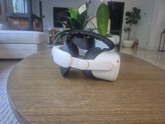 Meta quest 2 with headstrap and case