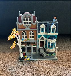 LEGO Creator Expert Bookshop 10270 collectible instructions included