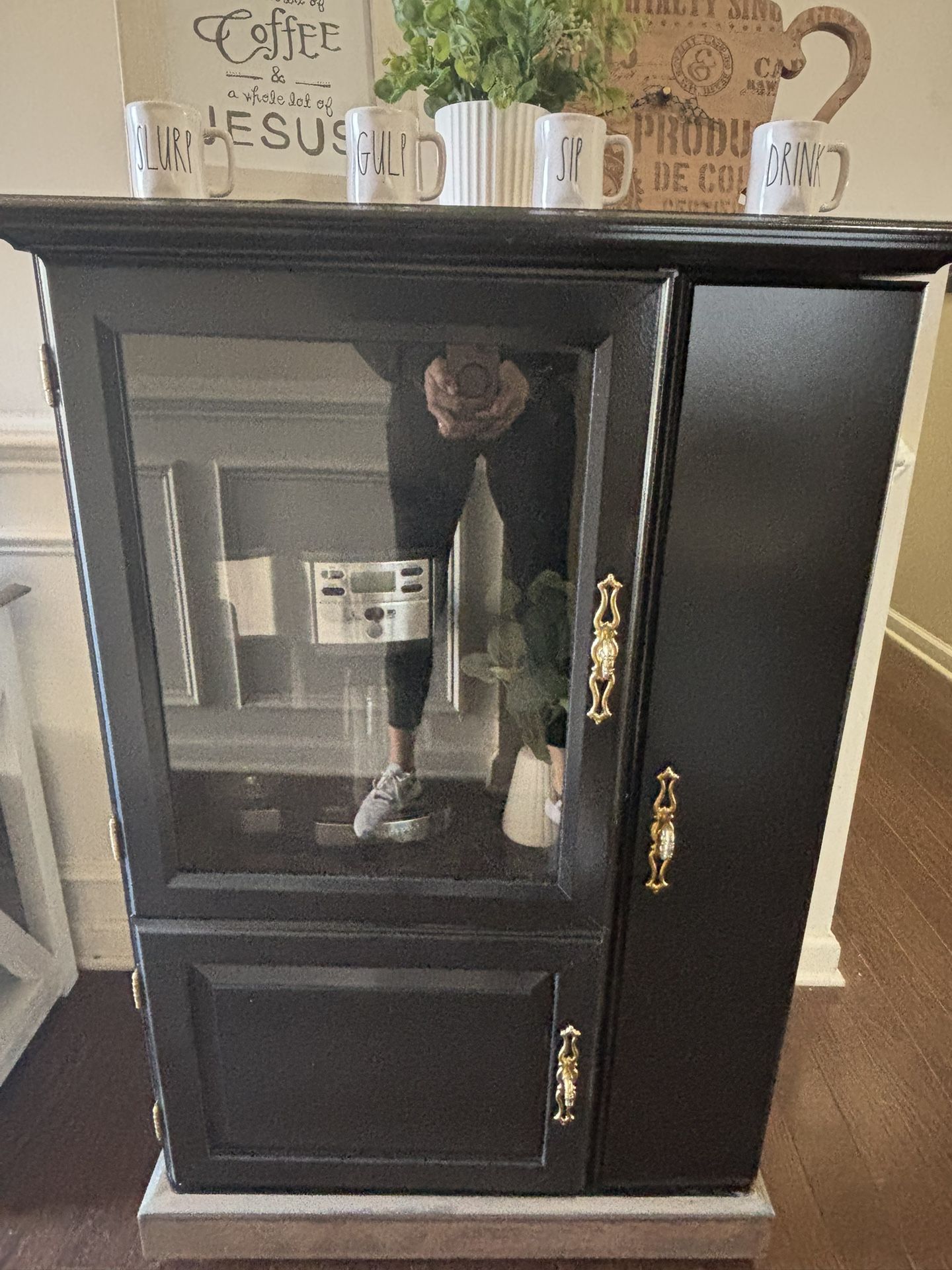 Display Cabinet/ Coffee Bar
