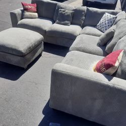 Modern sectional couch gray, like new