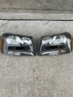 Trailblazer Headlights Used