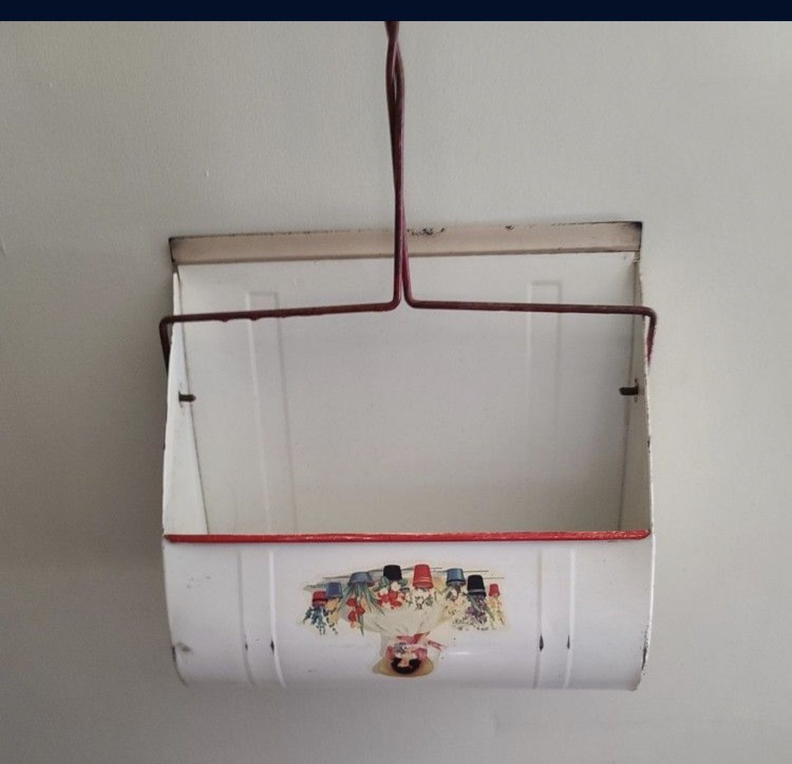 Vintage metal dust pan