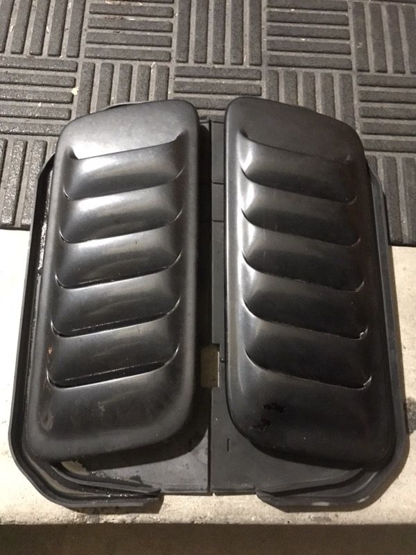 98 5.9 LIMITED JEEP GRAND CHEROKEE ZJ HOOD VENTS