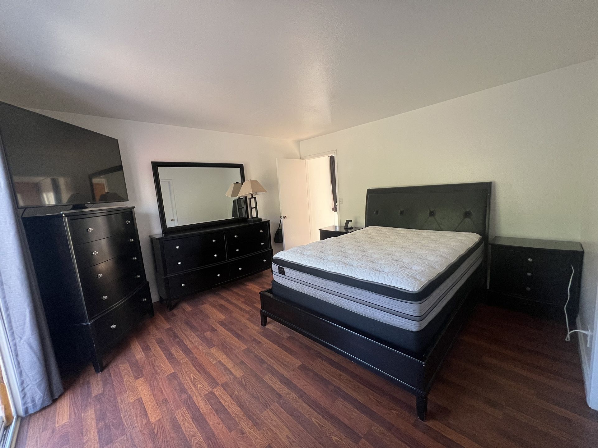 QUEEN 5 Piece Bedroom Set