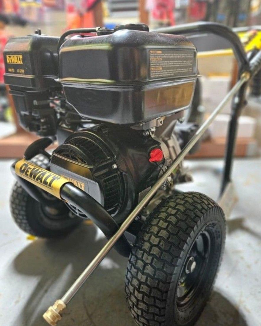 DEWALT GAS 4400 PSI PRESSURE WHASHER HEAVY DUTY