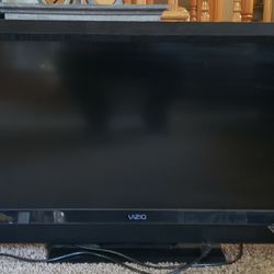 32 Inch Flatscreen TV