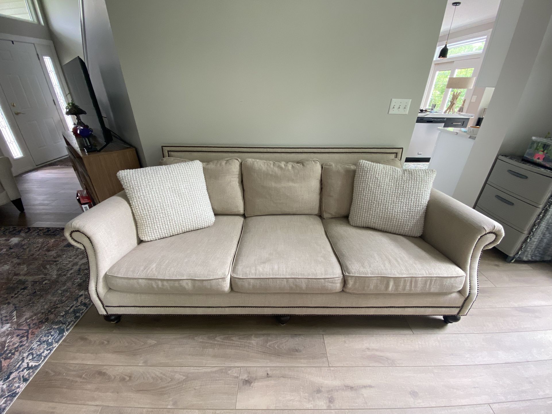 3 Seater Side With Nailhead Accents