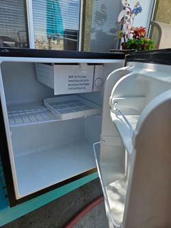 Tiny refrigerator Kenmore