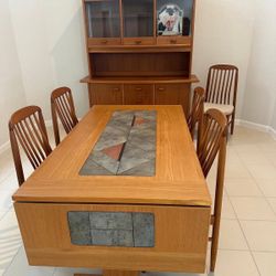 Table Expandeble And Chairs Wall Unit Designer Name 