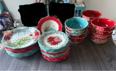 Pioneer Woman Christmas dinnerware various prices or all