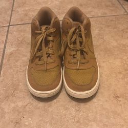 Nike Court Borough Mid Wheat