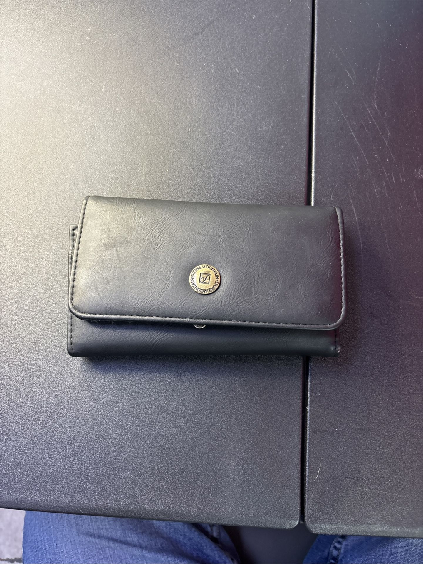 Stone Mountain Black Leather Trifold Wallet Organizer – RFID – Pre-owned
