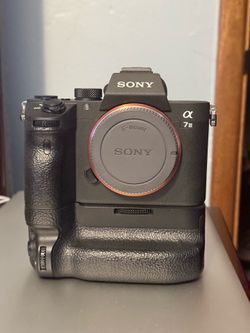 Sony a7iii + Sony Grip ** LOW SHUTTER COUNT**