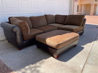 3-Piece Sectional from Pottery Barn Delivery Available