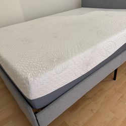 Full Size Memory Foam Mattress Very Clean and Excellent Condition Like New