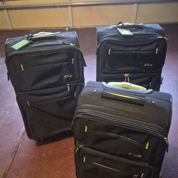  iFLY Softside Luggage Accent 20 Luggage, Black and Green