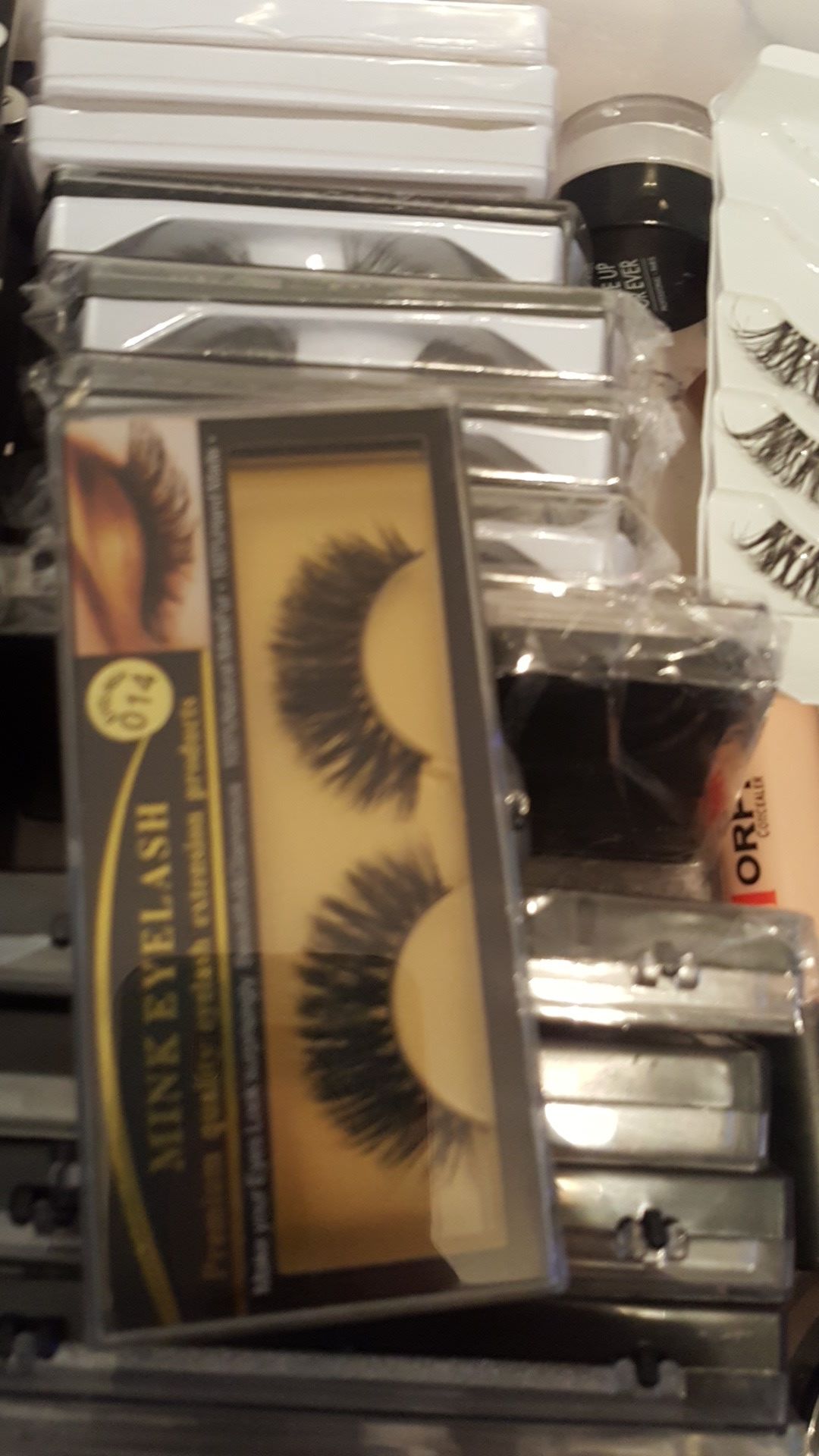 eyelashes