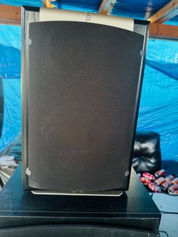 n JBL Studio Series S120PII, un subwoofer activo (powered) de 12 pulgadas