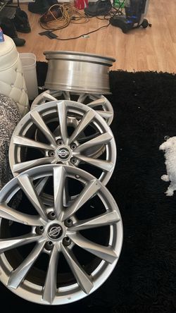 18x8 rims very clean bolt pattern 5x114.3 fit Nissan maxima and rogue, Altima